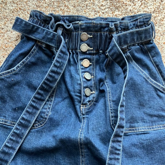 Knee-length denim skirt with button fly and tie waist - Picture 2 of 3